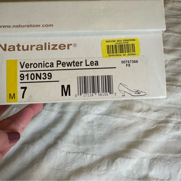 Naturalizer Pewter leather pump. Size 7 - Picture 8 of 8